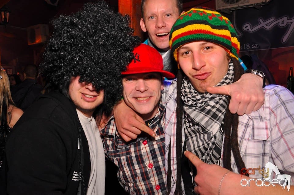 Bal mascat în discoteca Faház, 