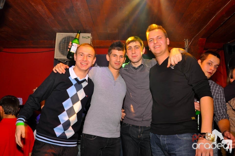 Bal mascat în discoteca Faház, 
