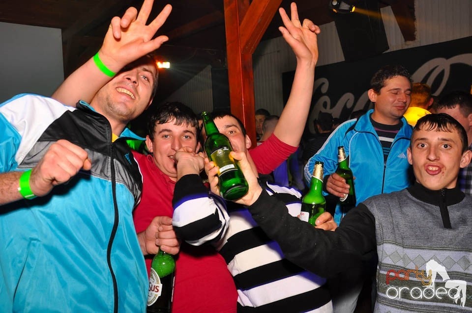 Bal mascat în discoteca Faház, 