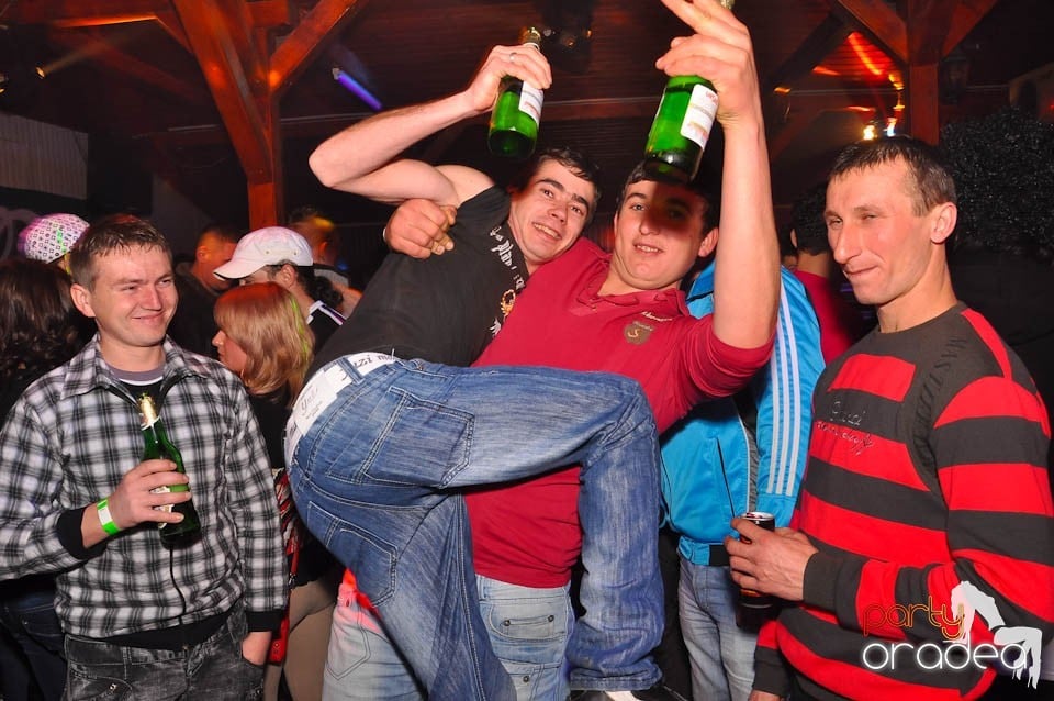 Bal mascat în discoteca Faház, 