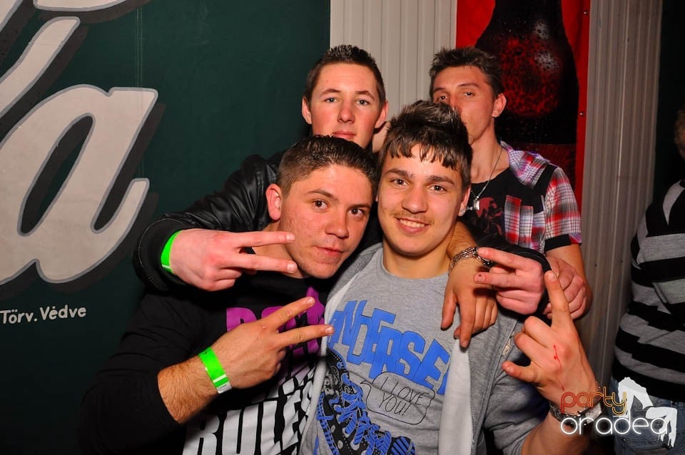 Bal mascat în discoteca Faház, 