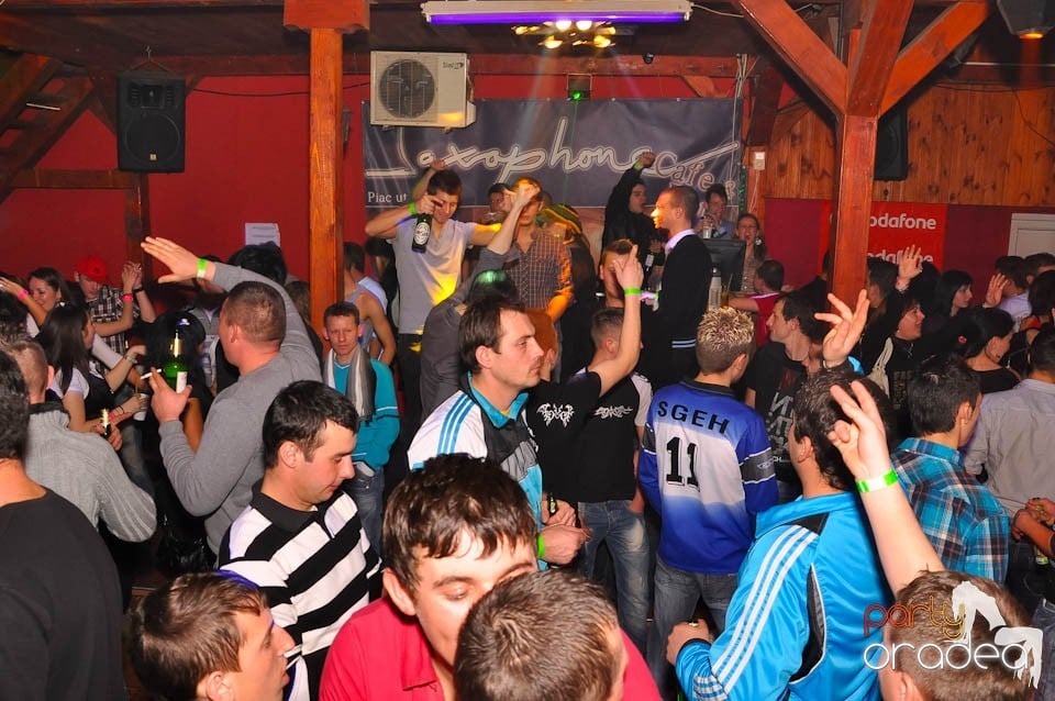Bal mascat în discoteca Faház, 
