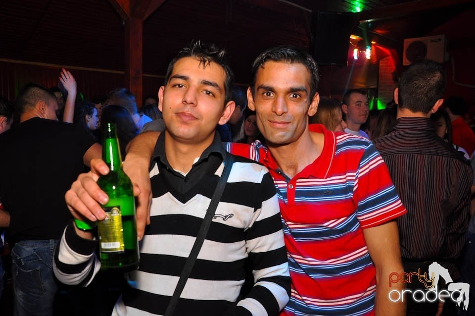 Bal mascat în discoteca Faház, 