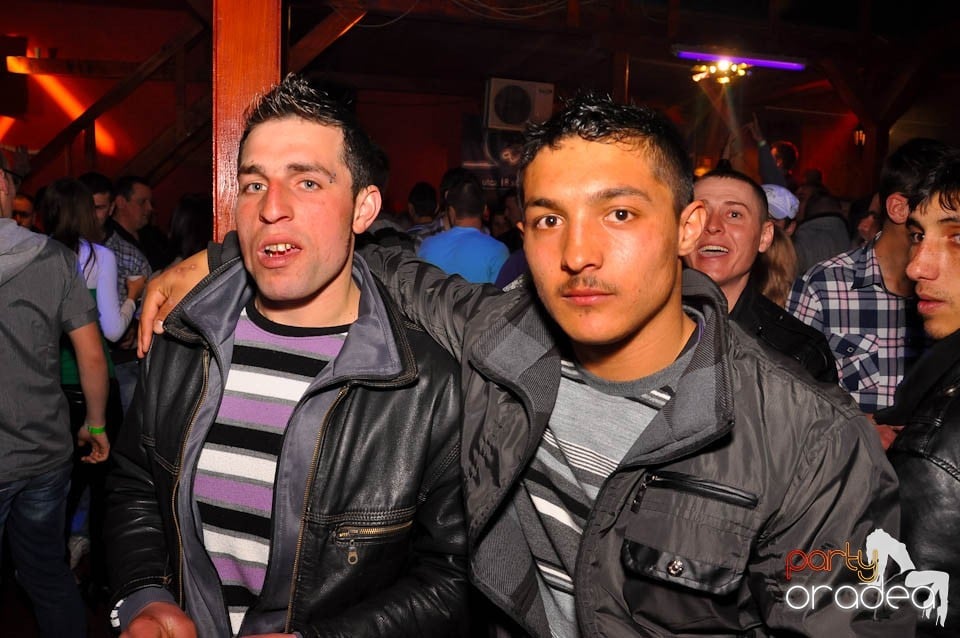 Bal mascat în discoteca Faház, 