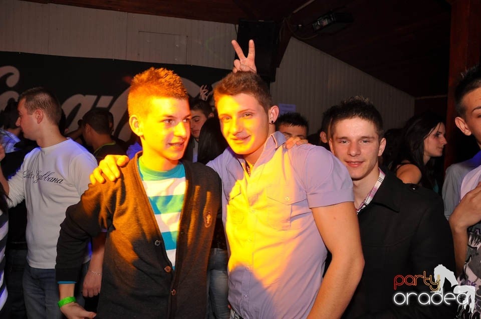 Bal mascat în discoteca Faház, 