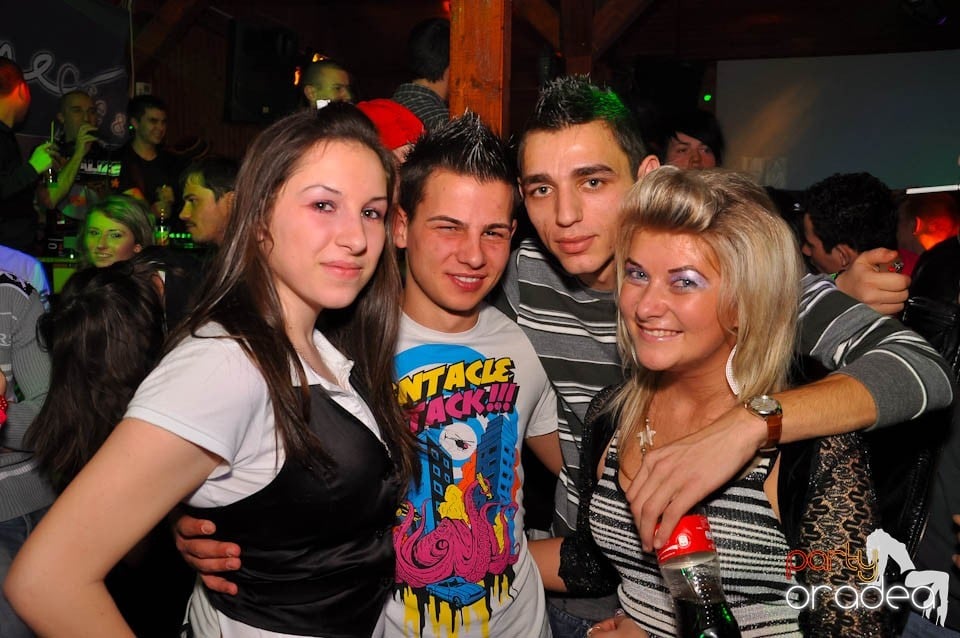 Bal mascat în discoteca Faház, 