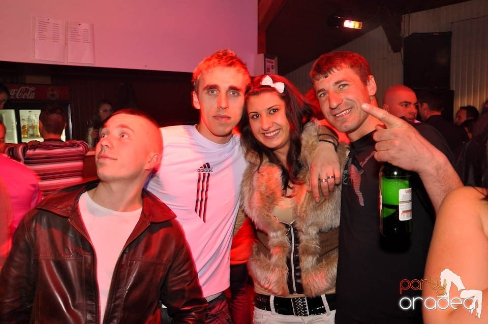 Bal mascat în discoteca Faház, 