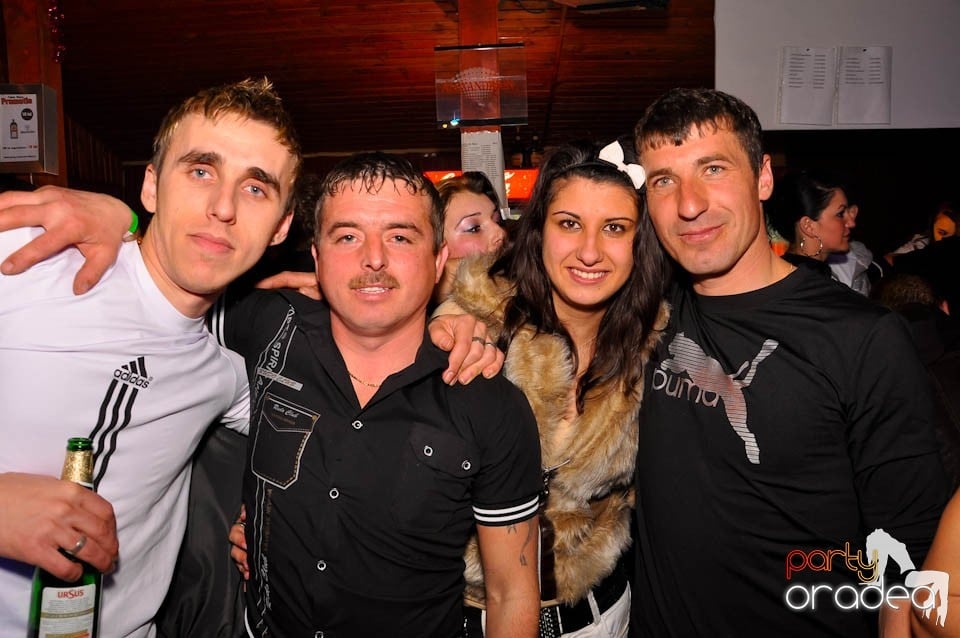 Bal mascat în discoteca Faház, 