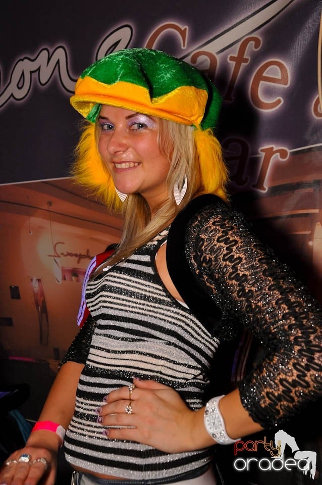 Bal mascat în discoteca Faház, 