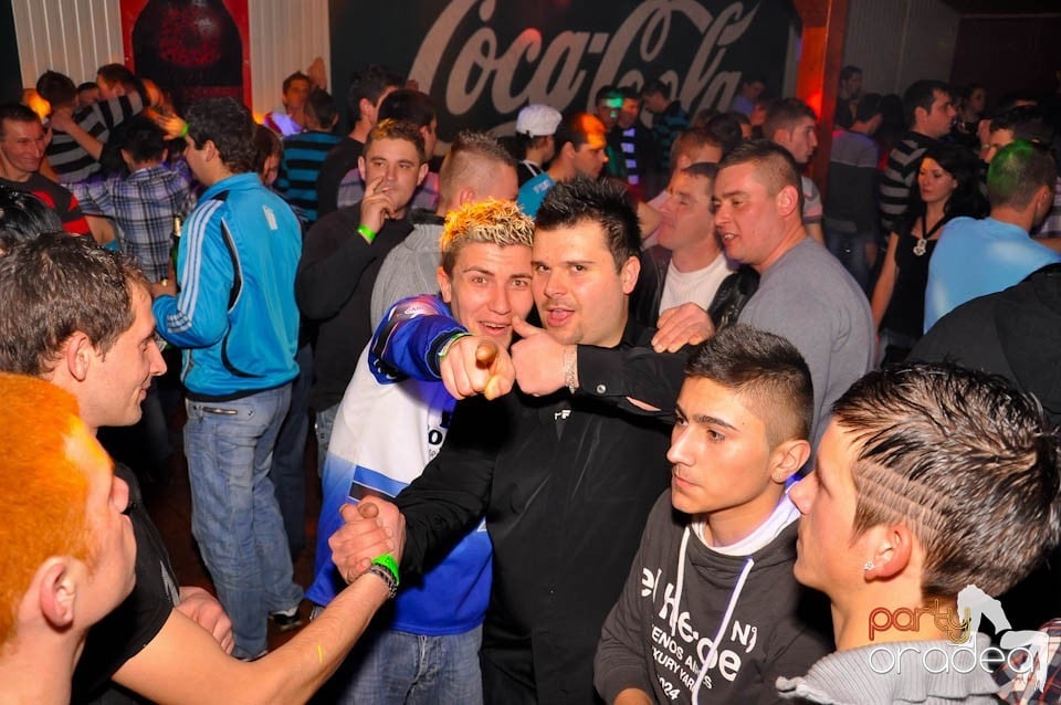 Bal mascat în discoteca Faház, 