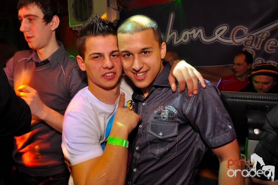 Bal mascat în discoteca Faház, 