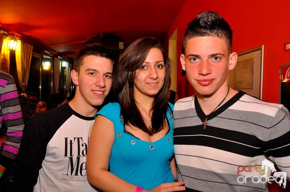 Bal mascat în discoteca Faház, 