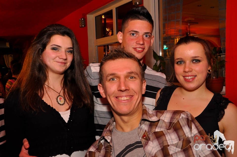 Bal mascat în discoteca Faház, 