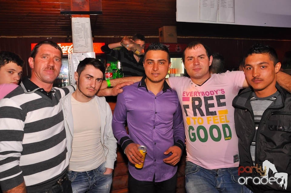 Bal mascat în discoteca Faház, 