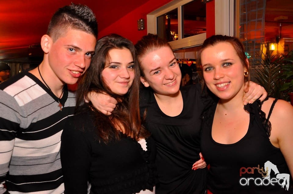 Bal mascat în discoteca Faház, 