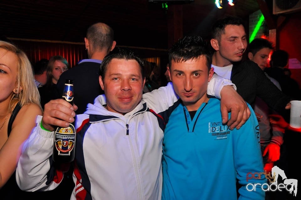 Bal mascat în discoteca Faház, 