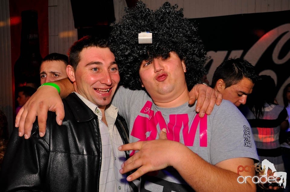Bal mascat în discoteca Faház, 