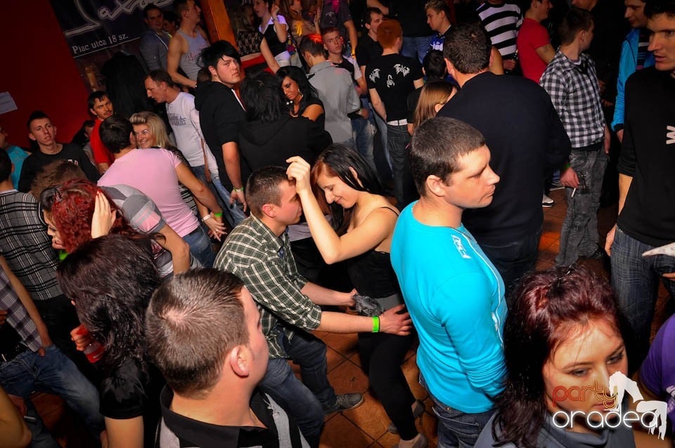 Bal mascat în discoteca Faház, 