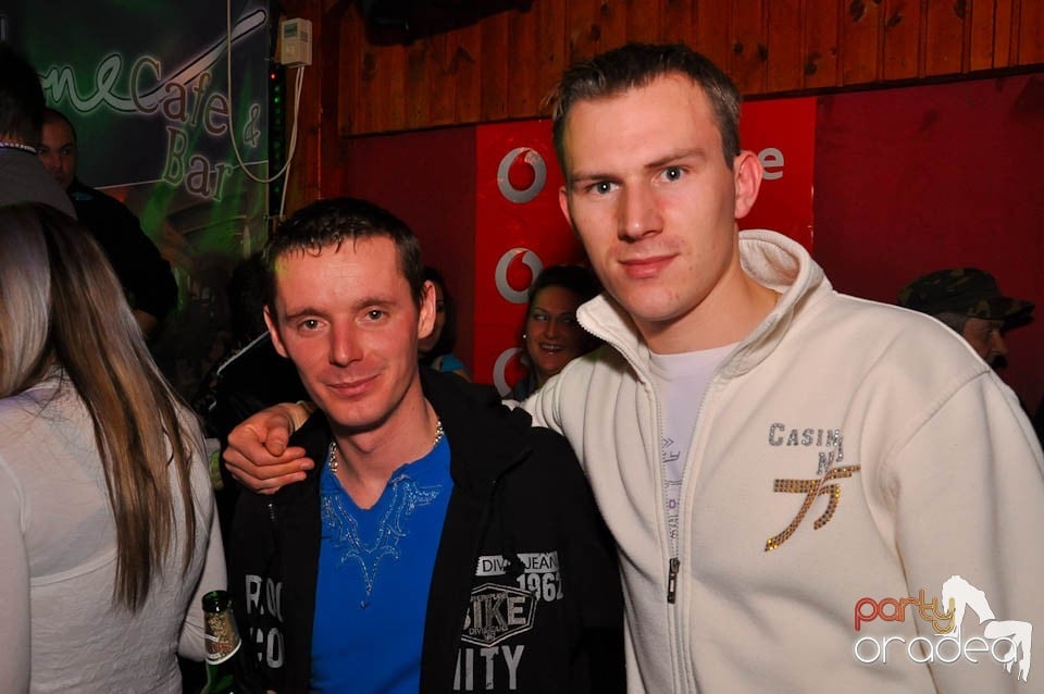 Bal mascat în discoteca Faház, 