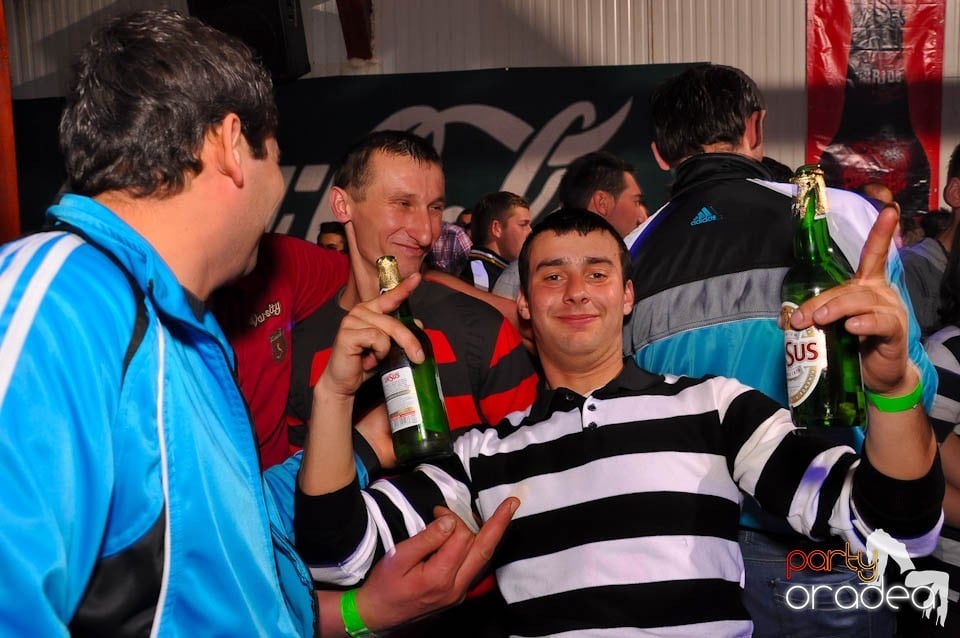 Bal mascat în discoteca Faház, 
