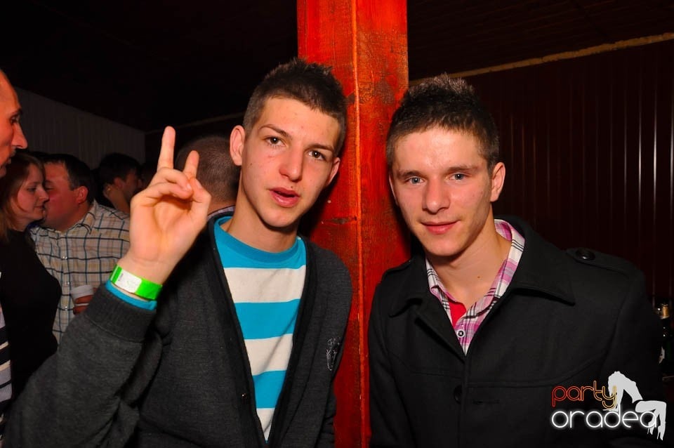 Bal mascat în discoteca Faház, 