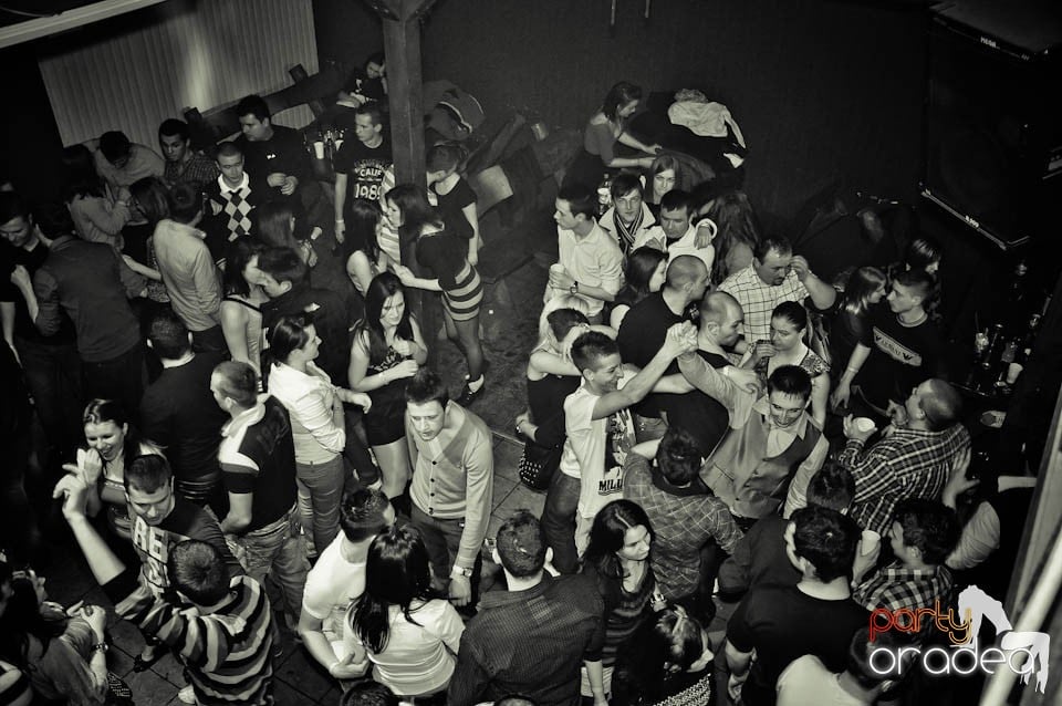 Bal mascat în discoteca Faház, 