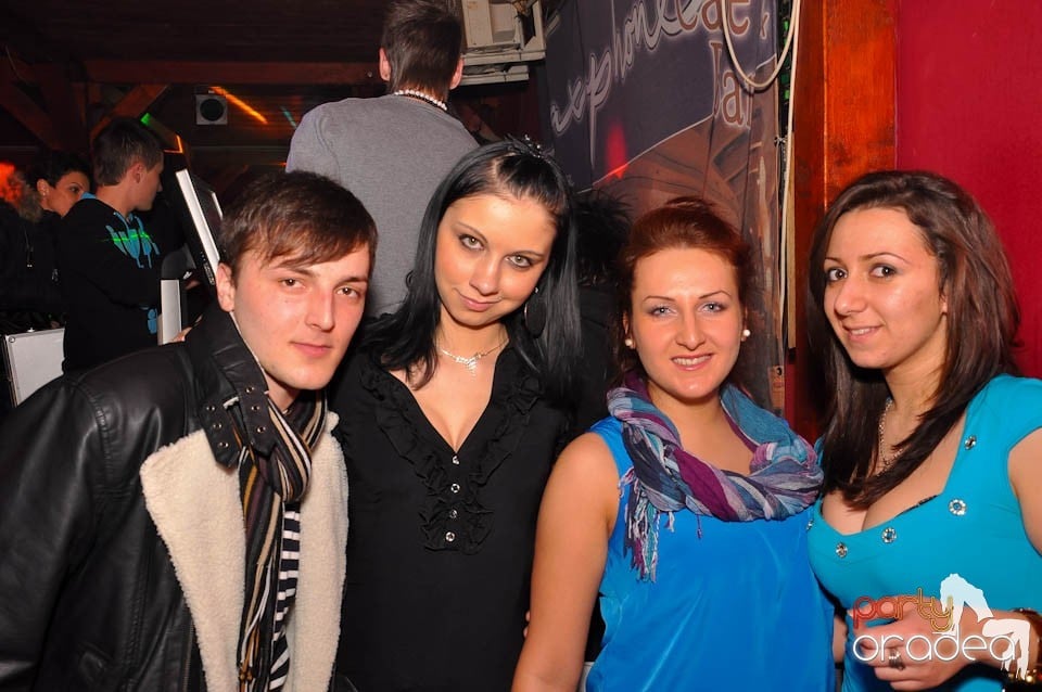 Bal mascat în discoteca Faház, 