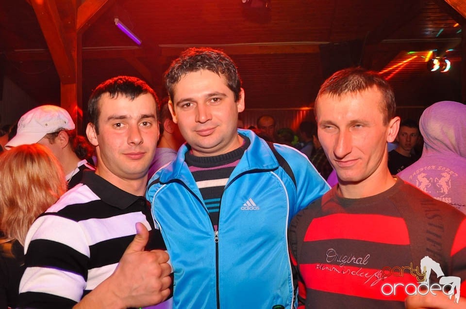 Bal mascat în discoteca Faház, 