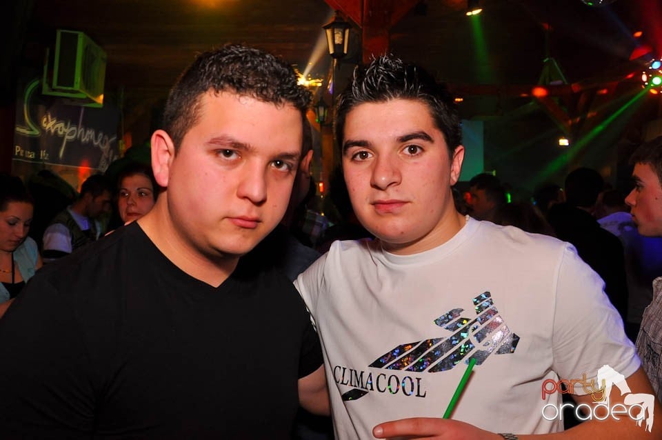 Bal mascat în discoteca Faház, 