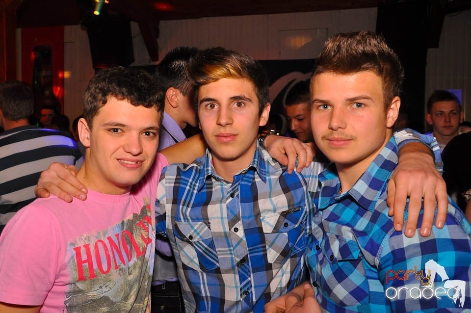 Bal mascat în discoteca Faház, 
