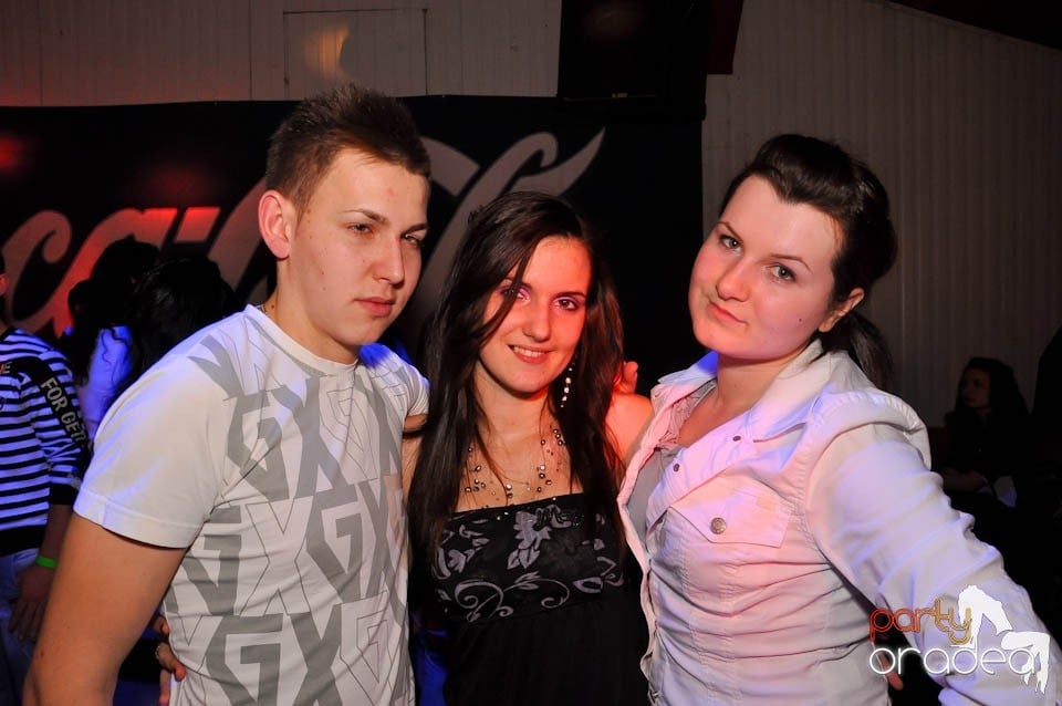 Bal mascat în discoteca Faház, 