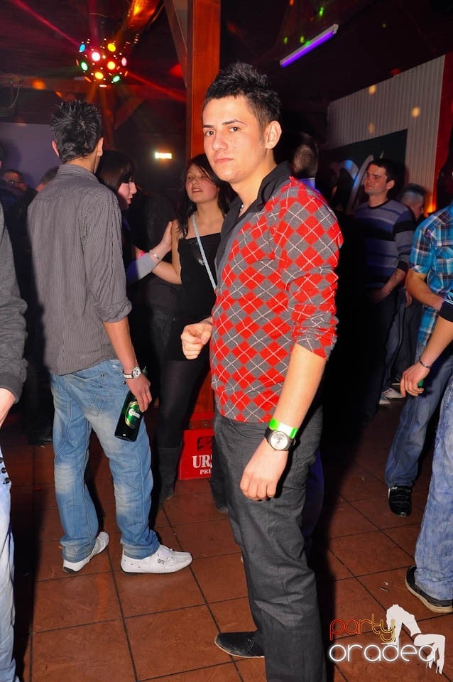 Bal mascat în discoteca Faház, 