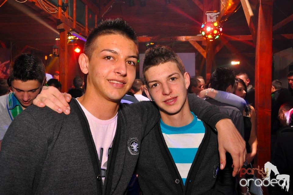 Bal mascat în discoteca Faház, 