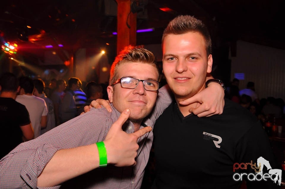 Bal mascat în discoteca Faház, 