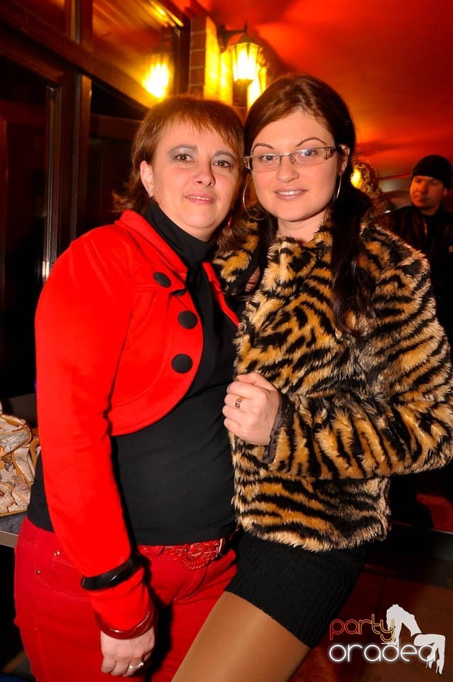 Bal mascat în discoteca Faház, 