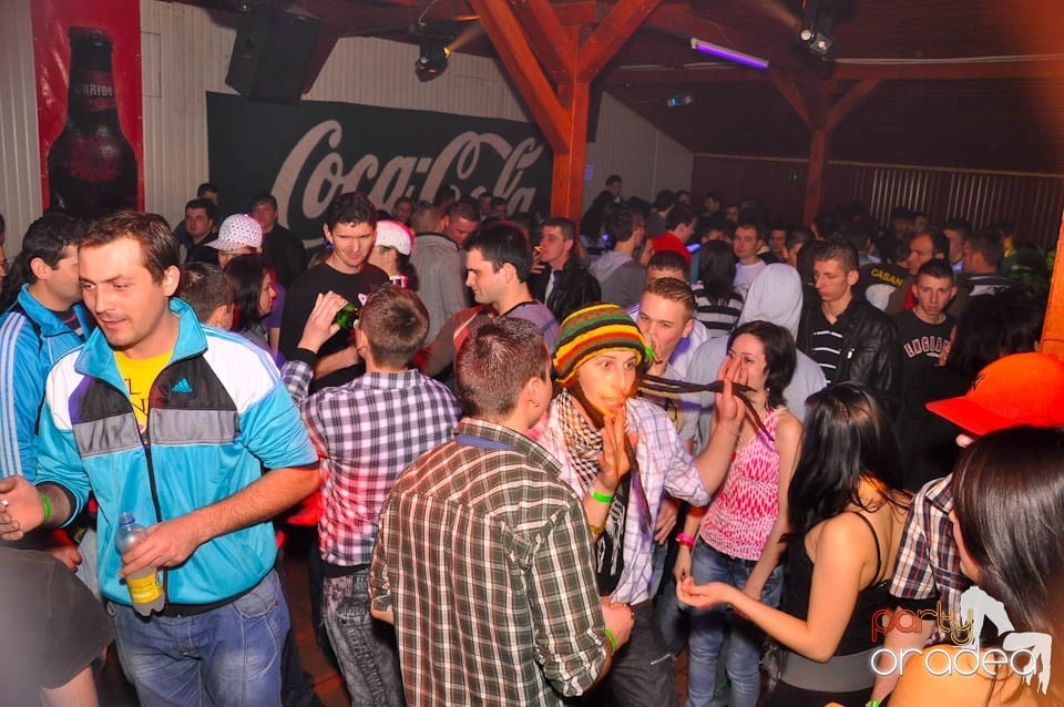 Bal mascat în discoteca Faház, 