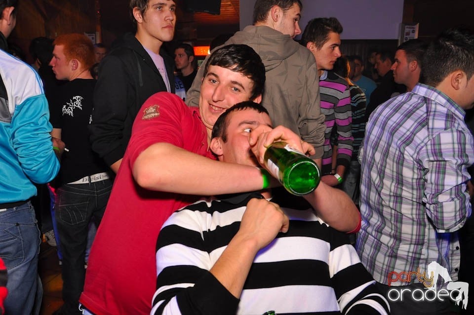 Bal mascat în discoteca Faház, 
