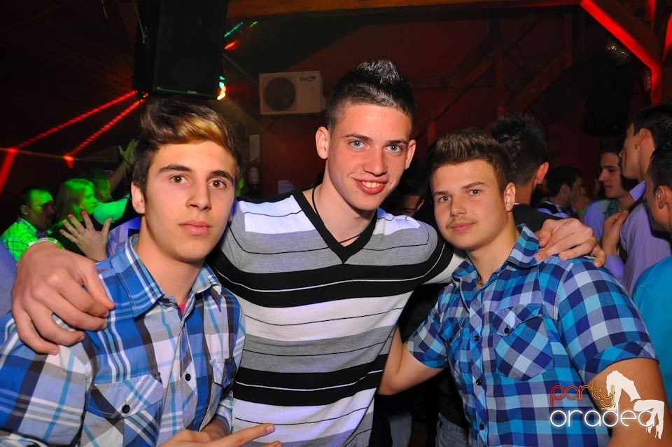 Bal mascat în discoteca Faház, 