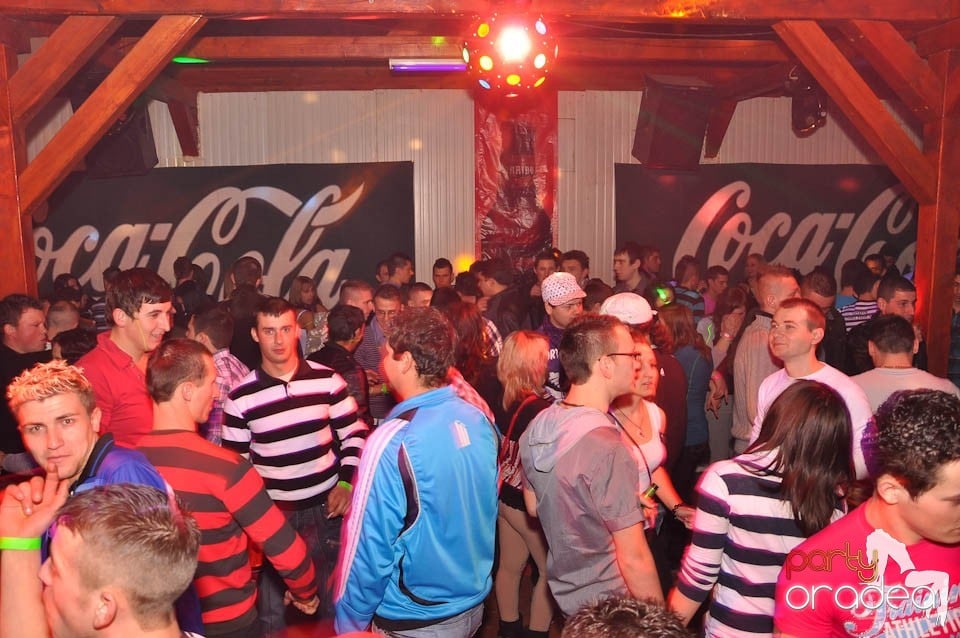 Bal mascat în discoteca Faház, 