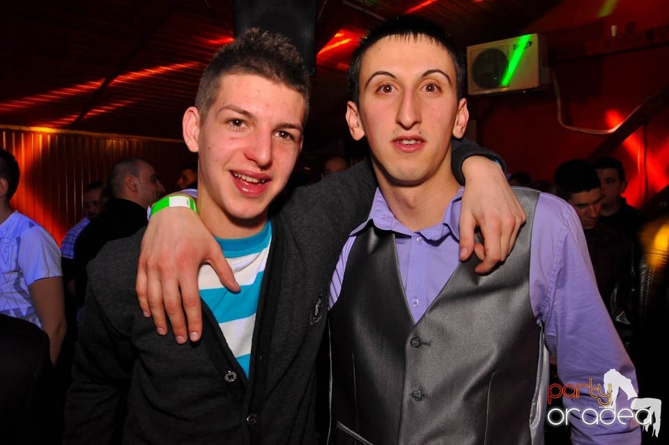 Bal mascat în discoteca Faház, 