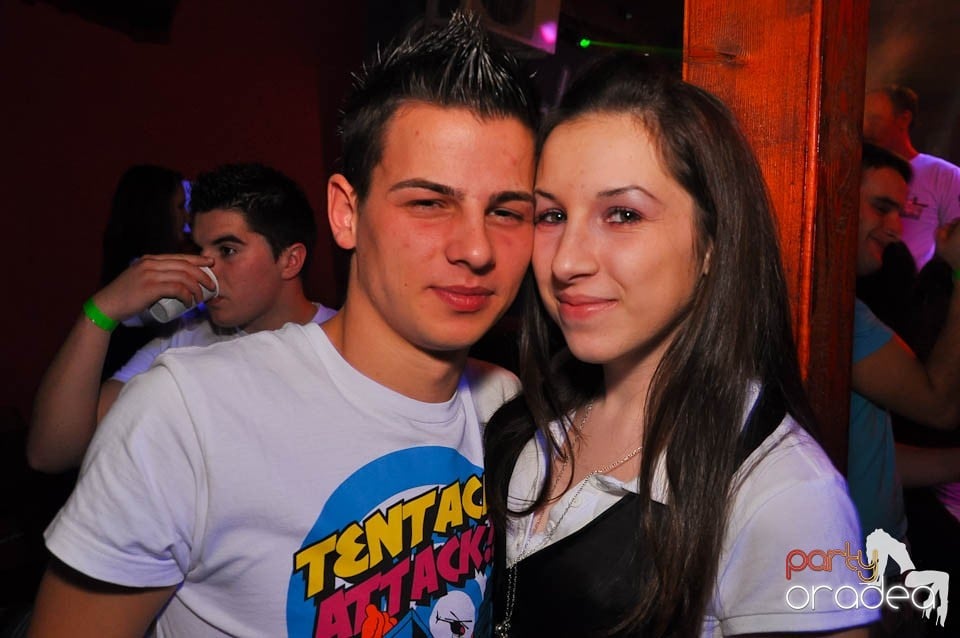 Bal mascat în discoteca Faház, 