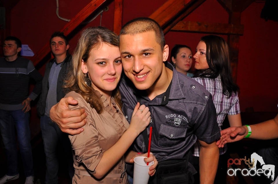 Bal mascat în discoteca Faház, 