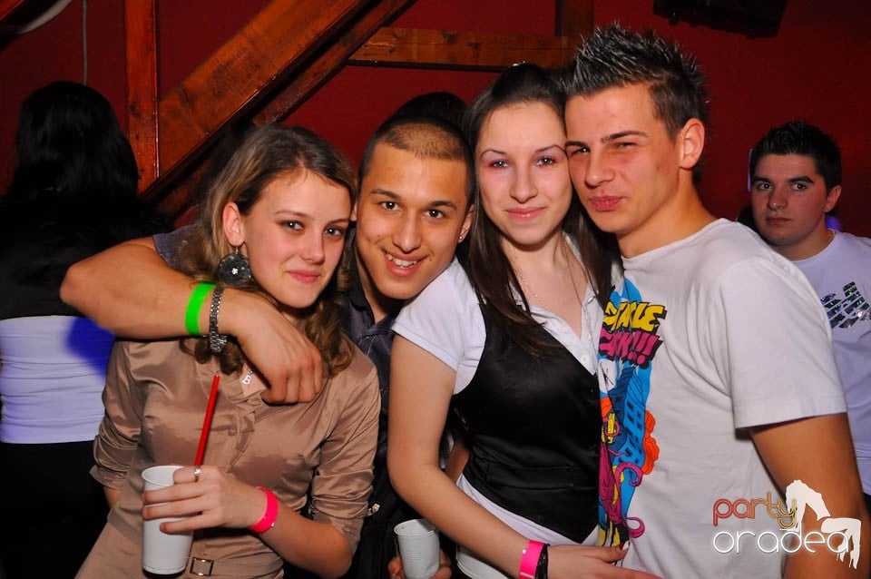 Bal mascat în discoteca Faház, 