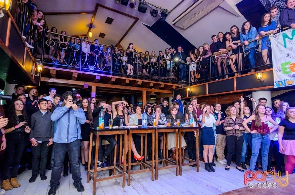 Balul Bobocilor pentru secţia maghiară din Liceul Mihai Eminescu,