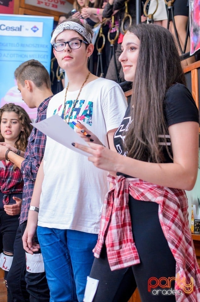 Balul Bobocilor pentru secţia maghiară din Liceul Mihai Eminescu,