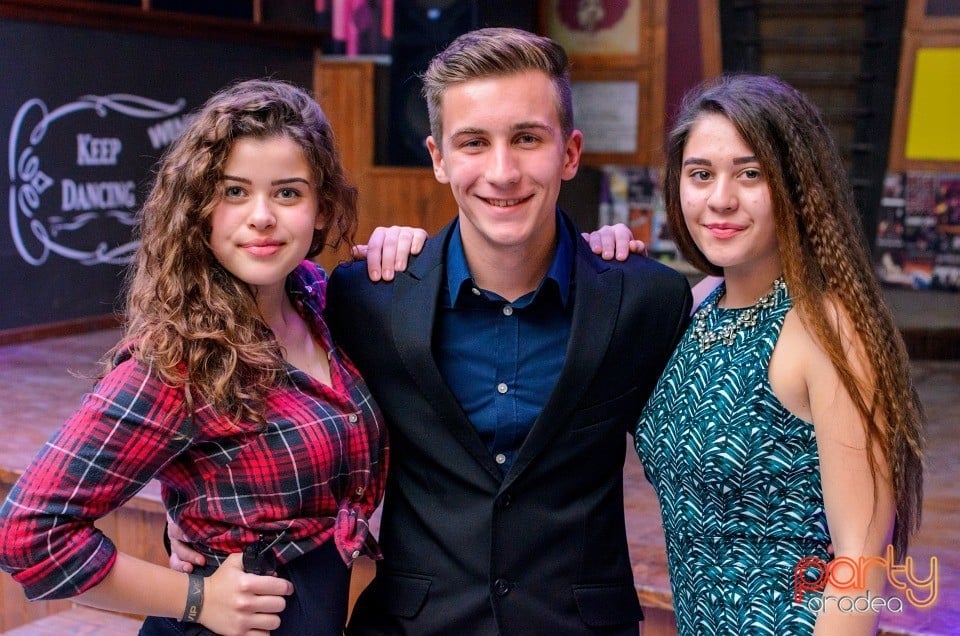 Balul Bobocilor pentru secţia maghiară din Liceul Mihai Eminescu,