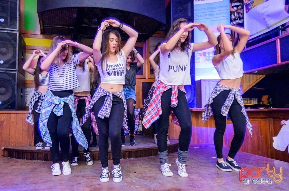 Balul Bobocilor pentru secţia maghiară din Liceul Mihai Eminescu,