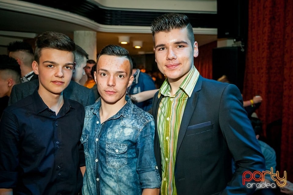Balul Liceenilor, Crown Pub