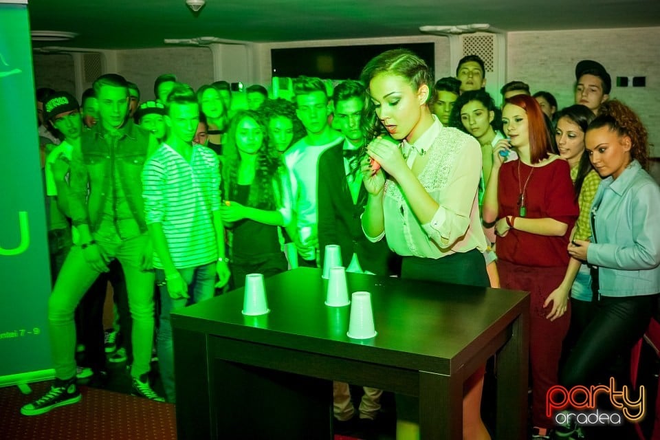 Balul Liceenilor, Crown Pub