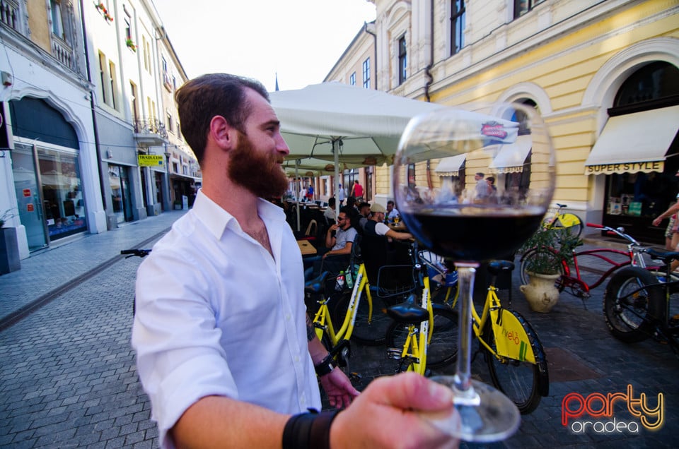 Bărboși cu stil, Ra Oradea